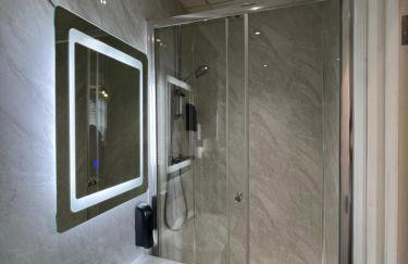 The Lily Aparts - Photo 15