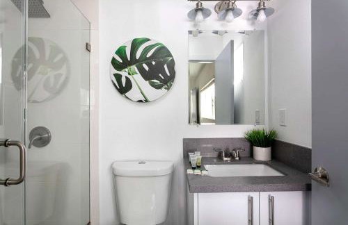 Upscale 4BR Townhouse Sleeps 8 with Fast WiFi - Foto 25