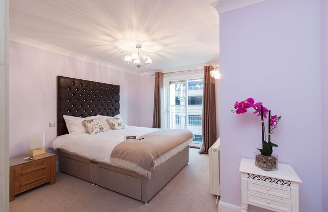 Canary Wharf Luxury River view apartment - Photo 3