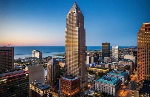 Lofts on E 4th, WALK TO CAVS, Sleeps 6 - Foto 48