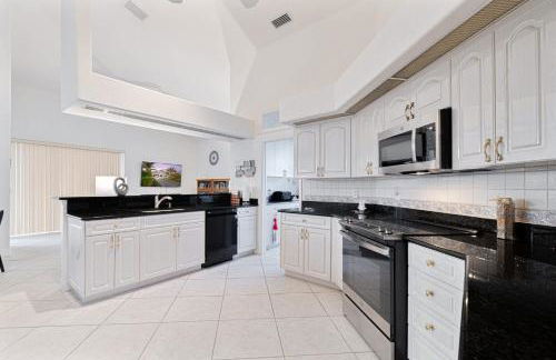 Waterfront Bliss Retreat Sailboat Access and Heated Pool - Foto 14