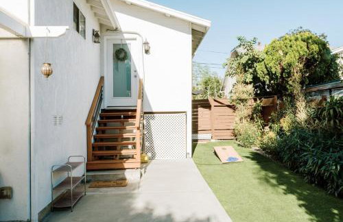 Serene Silver Lake 1 bedroom 1 bathroom Back house With Private Backyard - Photo 57