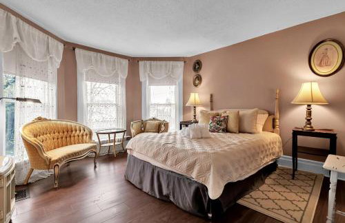 5BR Family Victorian Walk2Falls KingSuite Gameroom - Foto 21