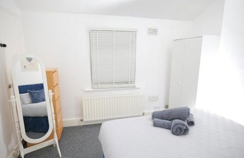 3 BR- King size bed, Netflix, Garden FREE Parking - Foto 38