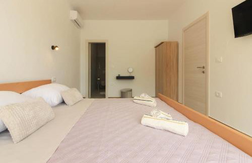 New modern villa Gogo with private pool near the beach and town of Pula by WiiBuk - Foto 48