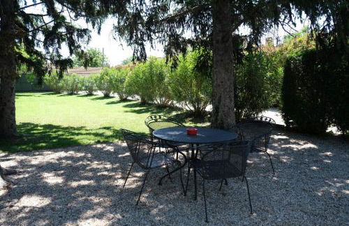 vacation rental with pool and poolhouse, close to arles in moulès- sleeps 8 - Foto 48