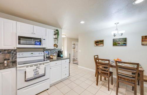 Family-Friendly Cottage with Playground in Centralia - Photo 9