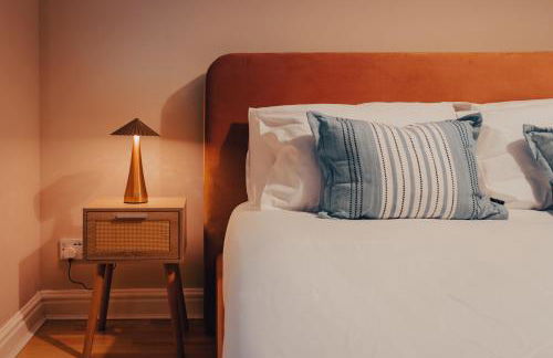 Central Manchester Gem with Stylish 2BR Retreat and Free Carpark - Foto 8