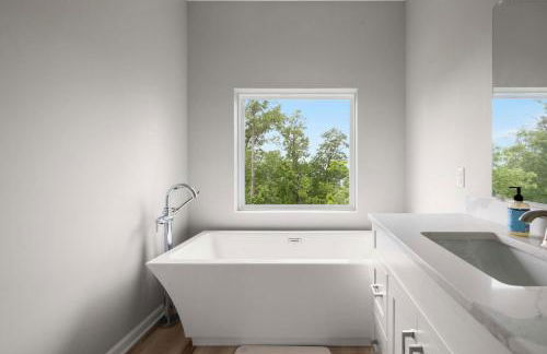 Modern Escape w Mountain Views Fire Pit & Swing - Foto 24