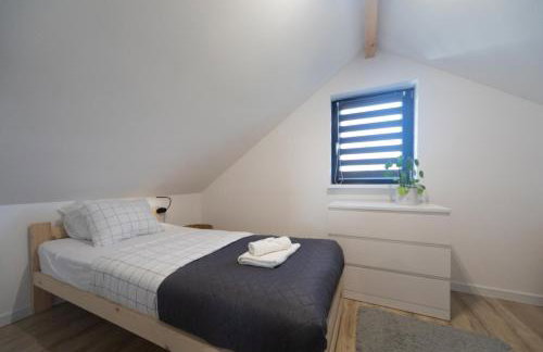 Modern house with private hot tub - Photo 18