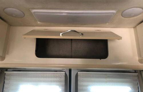 Private and cozy RV, direct bus to NYC Manhattan only 2 blocks away, MetLife Stadium FIFA World Cup 25 minutes away - Foto 16