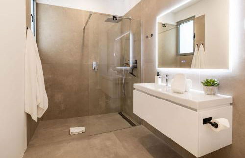 Elysium São Vicente - Designer Villa with Ocean View, Heated Pool, Jacuzzi & Sauna - Foto 61