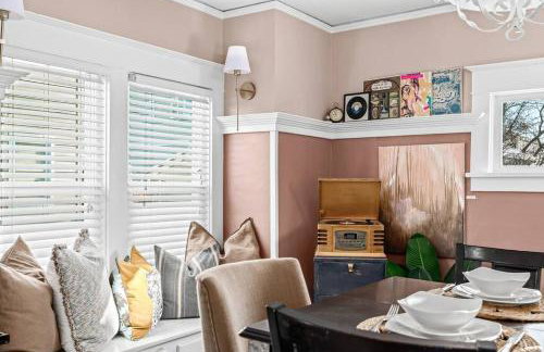 Eclectic Bungalow in the Heart of Royal Oak - Foto 5