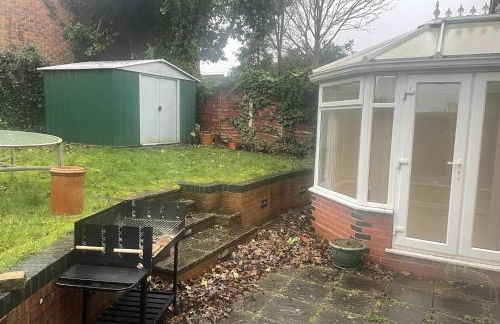 4 Bedroom House - Sleeps 6 - Garden Bbq Parking - Foto 4