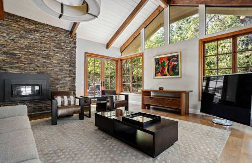 10 Acre Estate with Views Teahouse and Pickleball Court - Foto 12