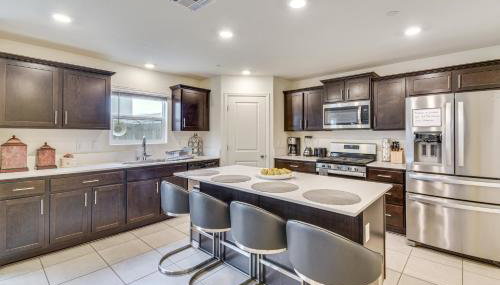 Pool Table and Patio! Spacious Merced Getaway - Foto 2