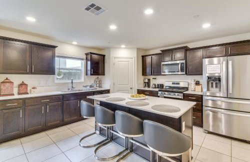 Pool Table and Patio! Spacious Merced Getaway - Foto 2