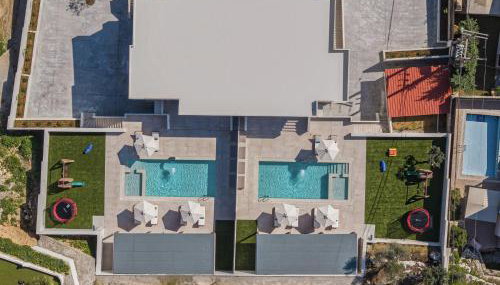 Elysian Villas - With 2 Private Pools - Foto 2, sunbed