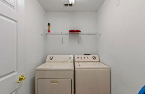 Family Ready in Gated Community Near Attractions - Foto 21