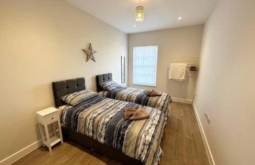 Beachfront Bliss Apartment - Near Hythe - On Beach Seafront - Private Parking - Photo 10