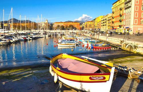 Pretty and quiet top floor 2 bedroom flat in the port area of Nice - Photo 24