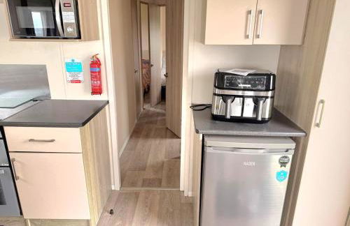 Ocean Bliss-Beach Front - Lux- Sea View- 3-Bedroom Caravan- 8 Sleeps - Photo 17