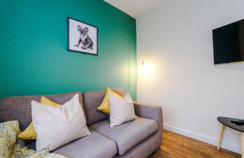 3BR Home Sleeps 6 Perfect for Short and Long Term Stays - Foto 58