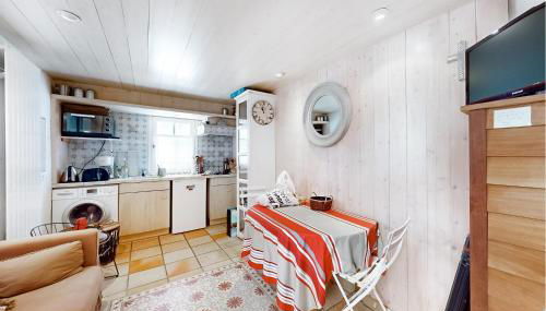 2 Bedroom Amazing Home In Ars-En-Ré - Foto 4