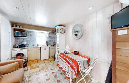 2 Bedroom Amazing Home In Ars-En-Ré - Foto 4