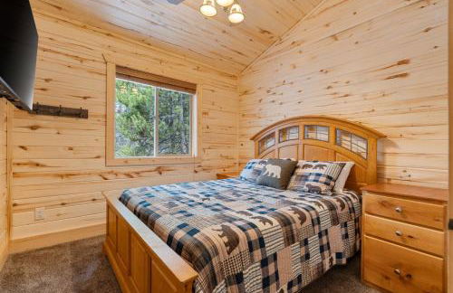 Rustic Retreat, Sleeps 20, Epic Game Room, Hot Tub, 20min to Yellowstone - Foto 31