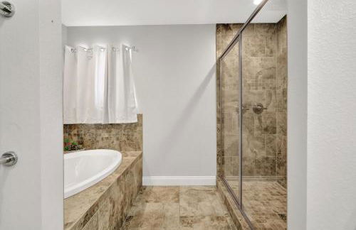 Nice 4-Bedroom home 15 mins from the beach - Foto 15