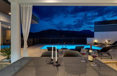 Villa Stella with 32 sqm private heated pool Jacuzzi Sauna Media room 3 bedrooms - Photo 34