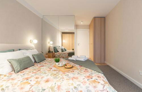 Stylish & Spacious Flat near the Beach by HostWise - Photo 9