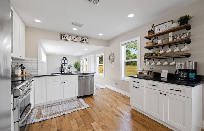 Stylish Luxury Home Near Beach & DT - Foto 6