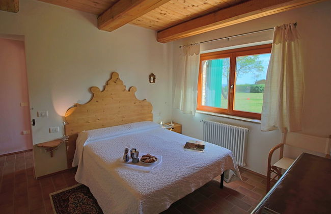 Cottage in Montelabbate With Pool & Forest - Photo 19