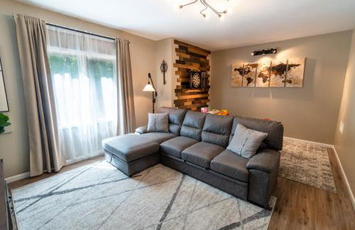 Serenity Falls - Stylish 4Bdr Mountain Retreat, Hot Tub, Pool - Foto 6