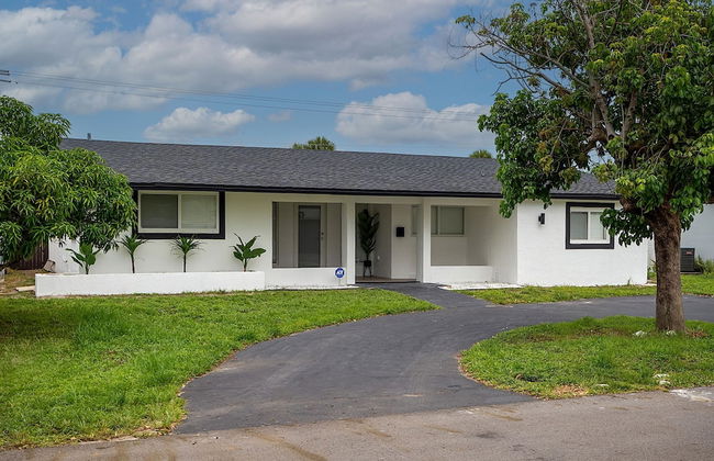 Dreamy 4BR Getaway w Private Pool Luxe Patio in Miramar - Foto 9