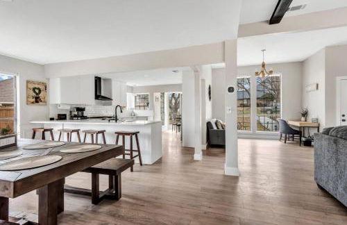 Jacuzzi Lakefront Home w/ Game room+play structure - Foto 9