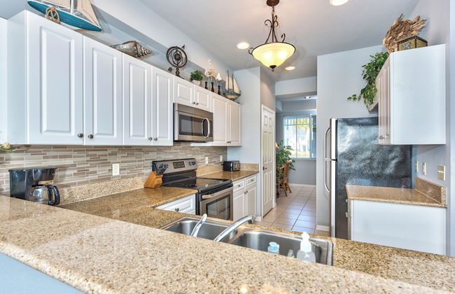 Asiago Vacation Rental at Lely Resort. Newly Furnished 2-Bedroom Condo with Stunning Lake & Golf Views. Spacious Retreat with Private Lanai, Resort Pool, Hot Tub and Gym Access - Foto 11