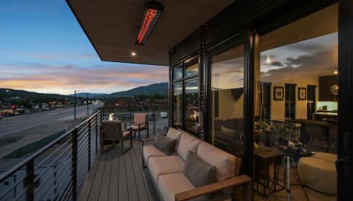 4-Season Modern Mountain Penthouse with Private Hot Tub & Scenic Views - Foto 5