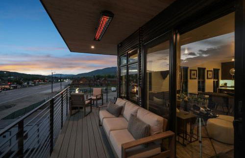 4-Season Modern Mountain Penthouse with Private Hot Tub & Scenic Views - Foto 5