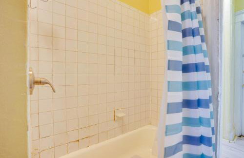 Easy City Commuting! Walkable Newark Duplex - Photo 17