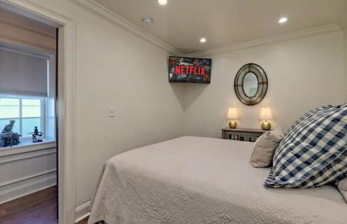 King Bed Bungalow Just Feet from Historic Main Street - Foto 21