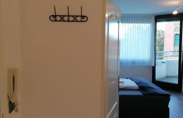 Stylisches kleines Studio -Zentral gelegen- Nähe BayArena - in Leverkusen Wiesdorf City- Friedrich Ebert Platz 5a , 4te Etage mit Balkon-kein Aufzug-Lift--Kaution Pflicht-- - Foto 20