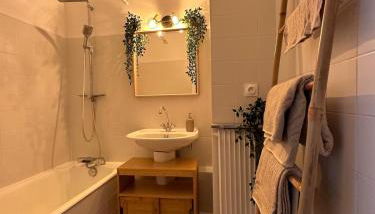 Bohemian studio in Menton close to sea with parking - Foto 3