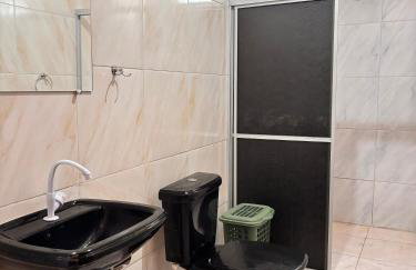 Duplex Até 10 Hóspedes 3 quartos Ar condicionado 2 camas casal 5 camas solteiro Garagem para 3 carros proximo ao Centro e Shopping - Foto 16