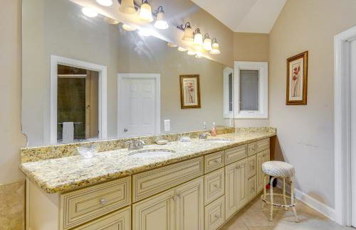 Spacious Lakefront Apt with Deck in Fayetteville! - Foto 19