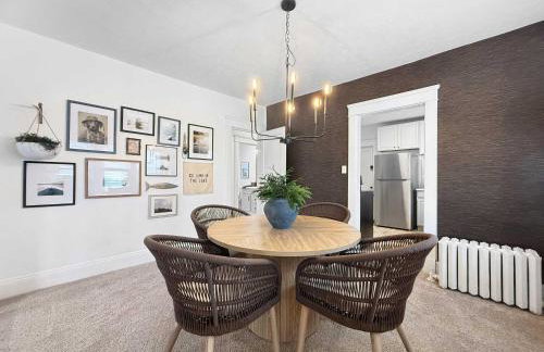 Chic Lakeside Retreat Steps from the Beach - Foto 17