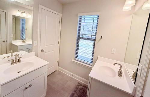 Luxury 5 Bedroom 4 bath open kitchen living room - Foto 19