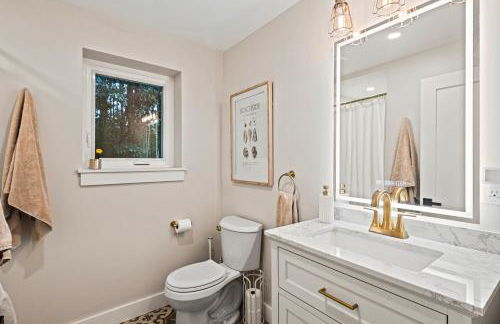 Modern Gem on 15 Acres, 5 Mi to Old Orchard Beach! - Foto 26